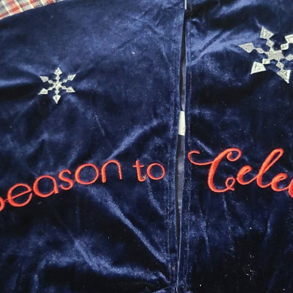 Disney Mickey and Minnie Mouse Christmas Tree Shirt - Picture 3 of 10